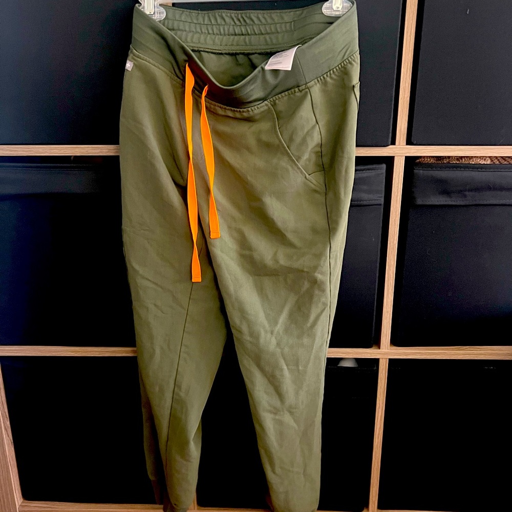 COPY - FIGS scrub pants, Petite-XS, color - Moss